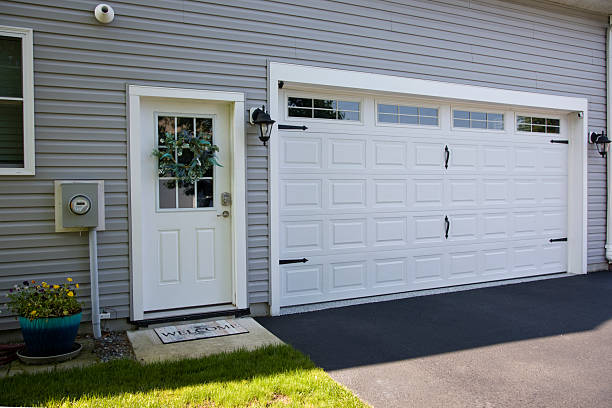 24/7 Emergency Garage Door Panel Replacement experts in Huntertown, IN